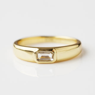 green amethyst baguette band ring in gold