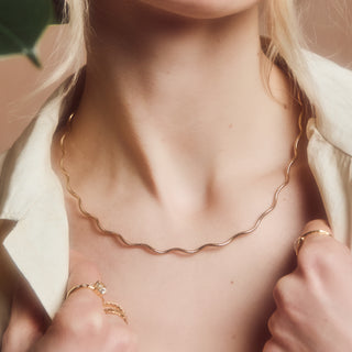 Twisted wave necklace gold