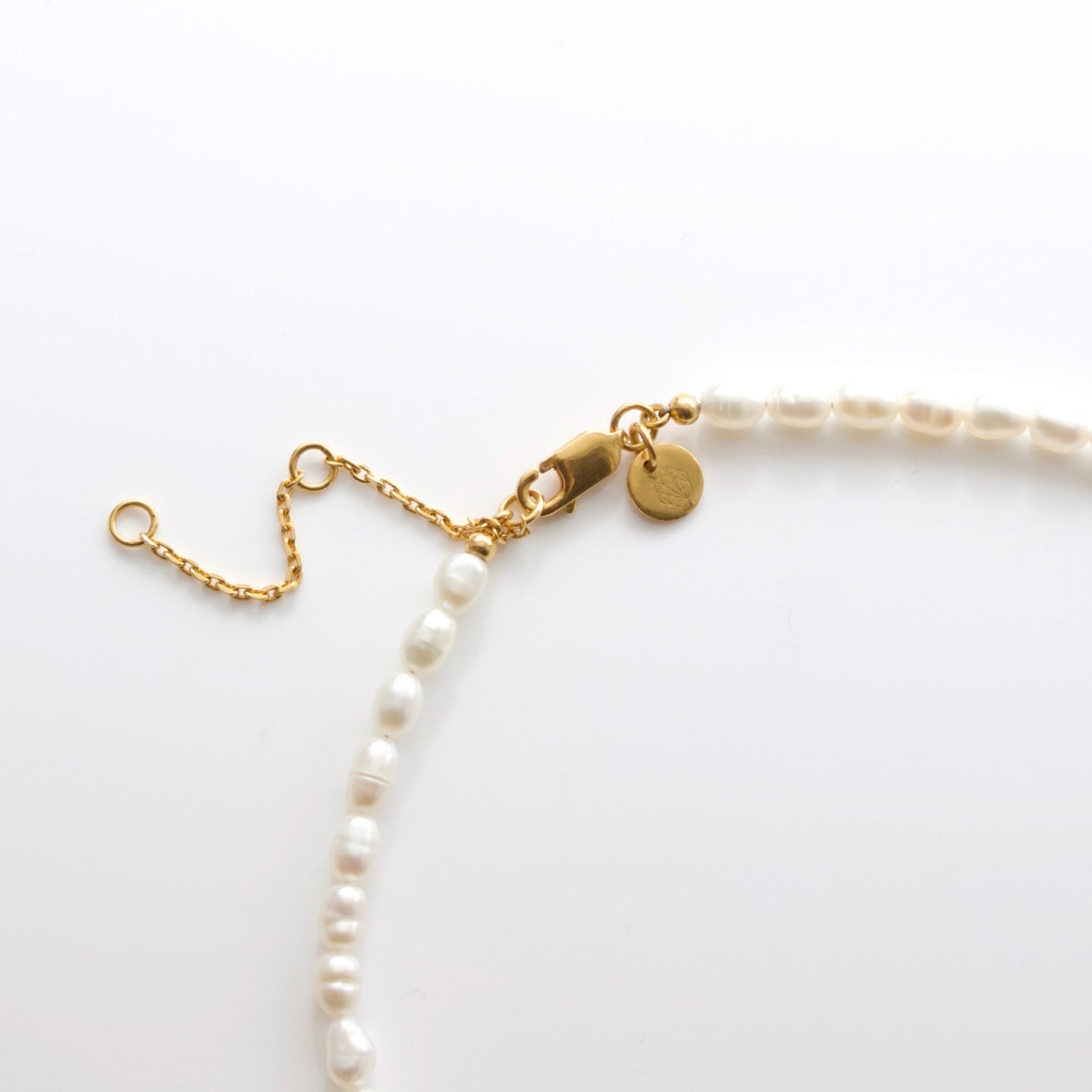 mama pearl word necklace in gold