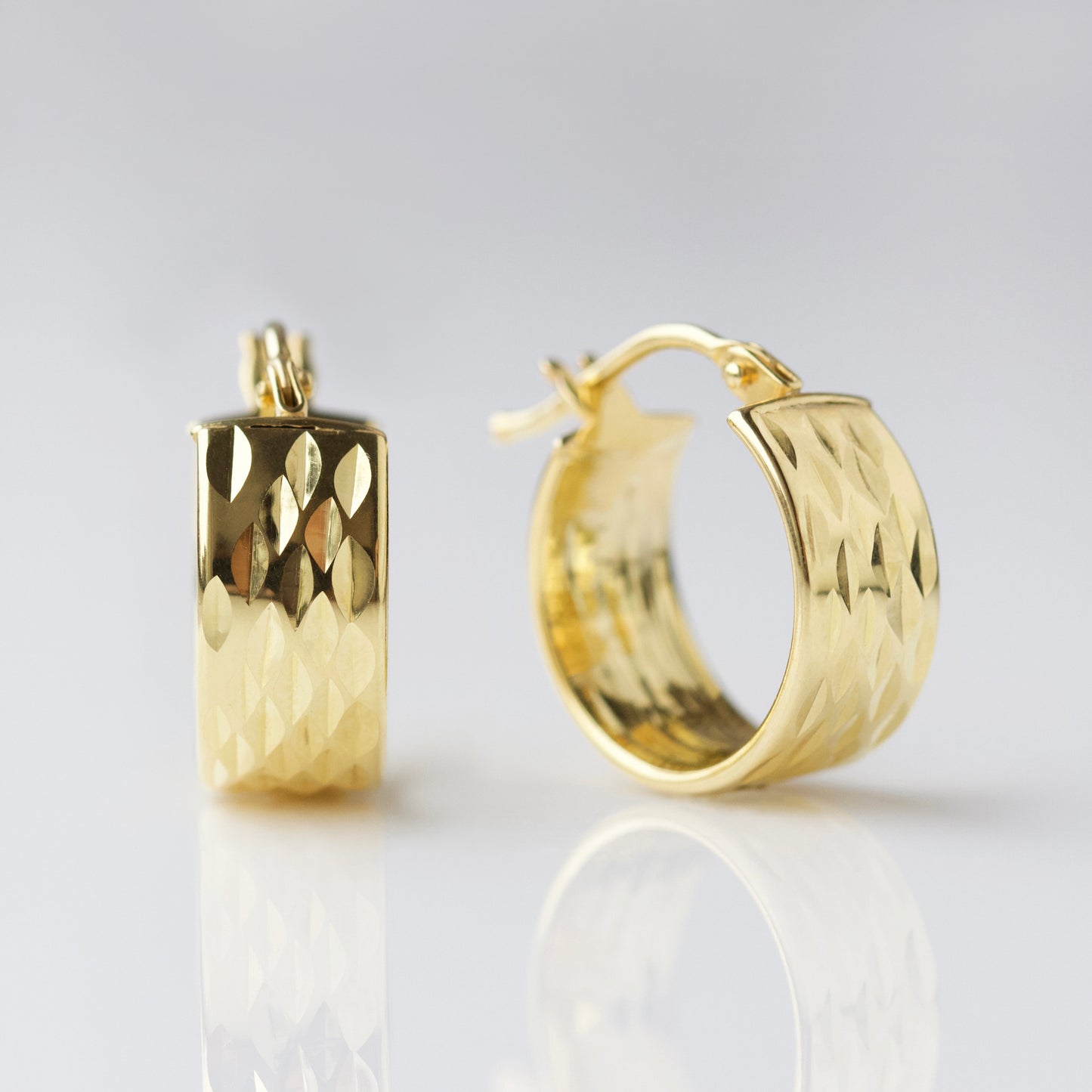 diamond cut hoop earring in solid 9k gold
