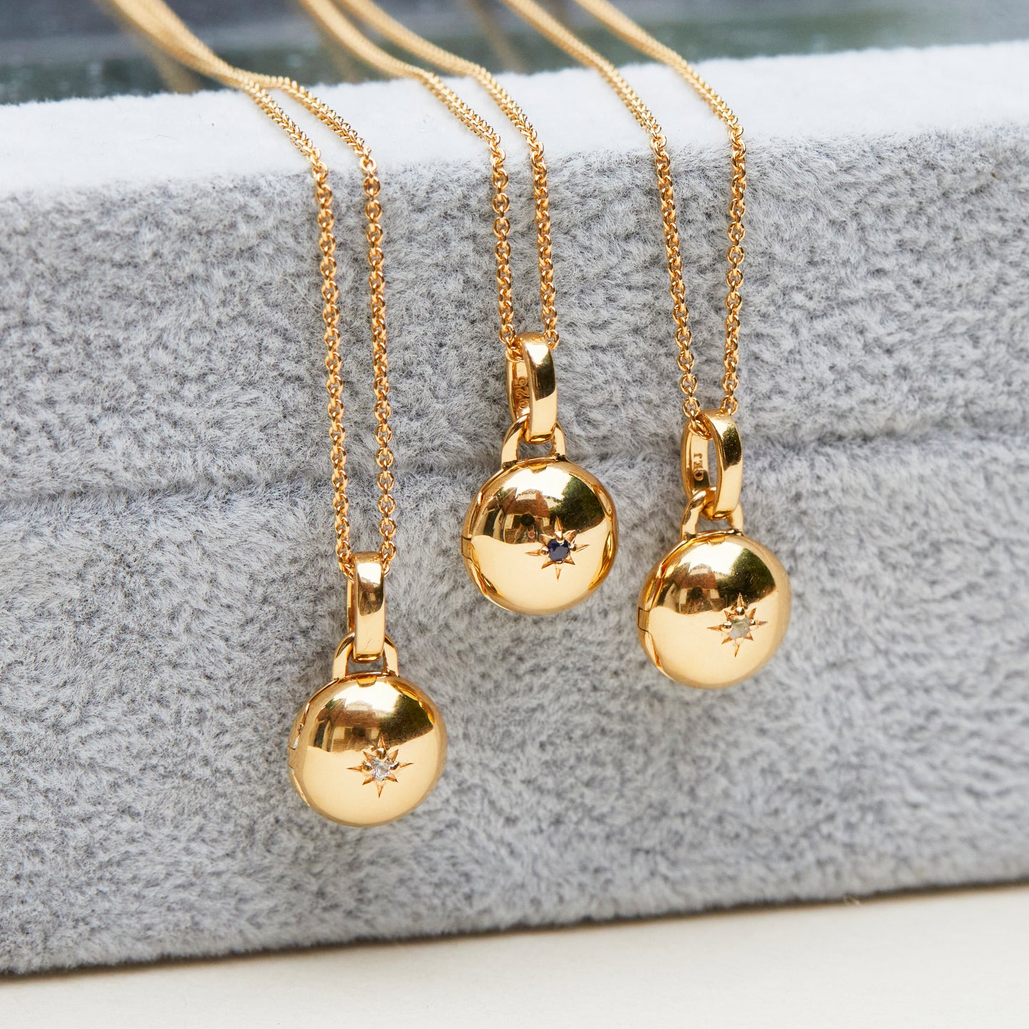 zoe sugg intentions star set mini locket in gold