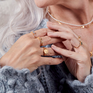 diamond starset signet ring in gold