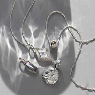 bi colour quartz stone pendant