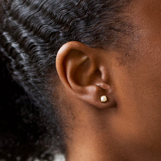 Pearl Stud earring in gold