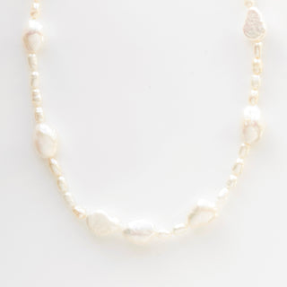 mixed pearl necklace in gold