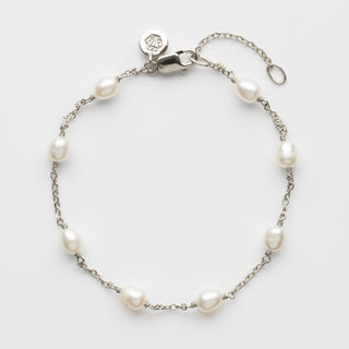 Organic pearl infinity bracelet in silver