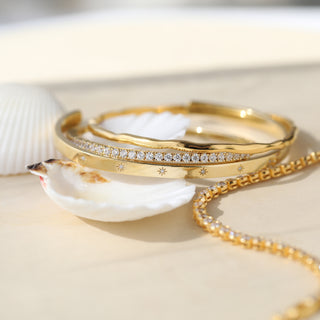Sapphire bangle gold