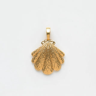 luxe gold shell pendant