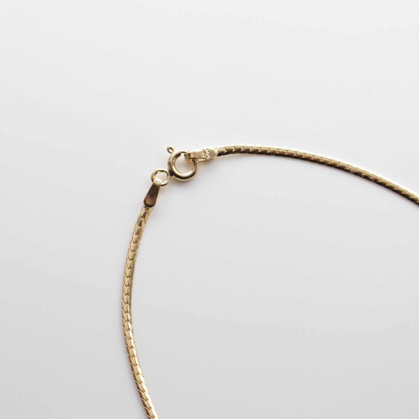 Carrie elizabeth slinky snake chain necklace in 9k solid gold