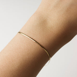 Carrie elizabeth slinky bracelet in solid 9k gold