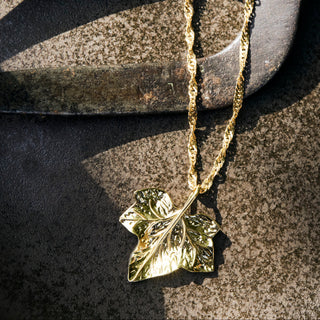 Lydia Millen Evergreen Statement Ivy Leaf Pendant With Singapore Chain