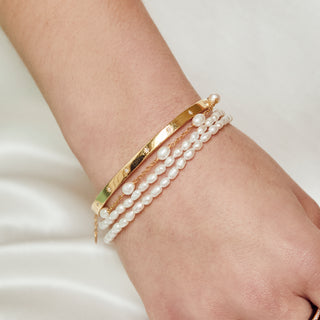Organic pearl infinity bracelet in gold