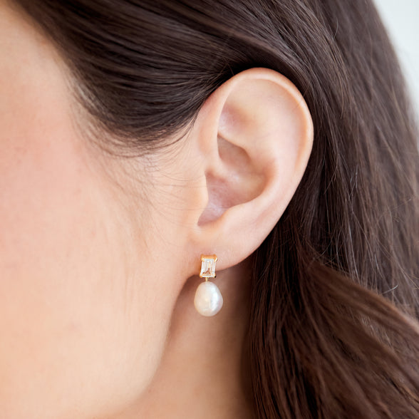 Zircon and pearl bridal earrings in gold