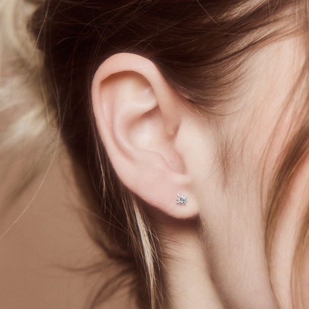 dainty star stud earrings in silver 