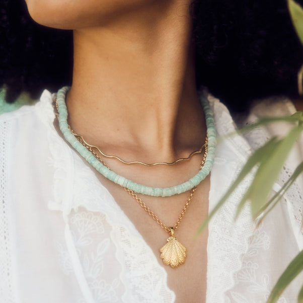 luxe gold shell pendant