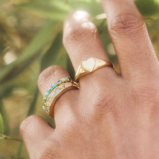 Engravable heart signet ring gold