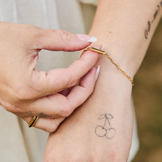 Carrie Elizabeth my safe space bar bracelet gold 