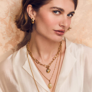 carrie elizabeth sapphire pendant