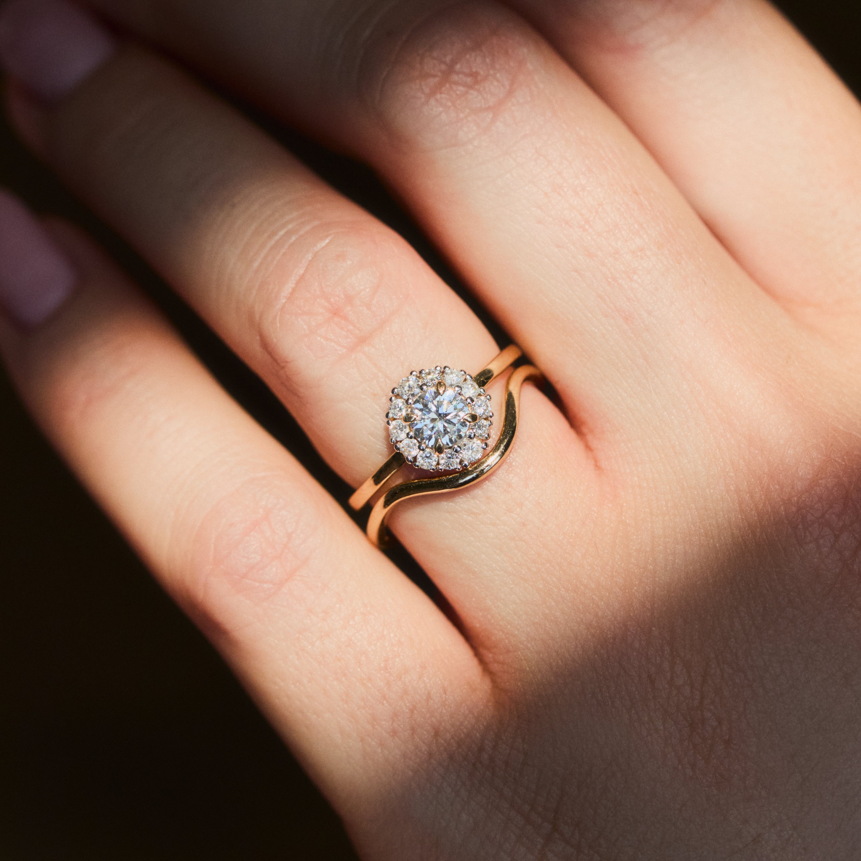 Simple Curved Hugging Ring 
