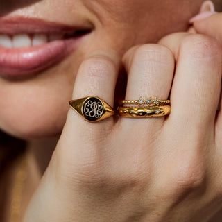 gold Quinn Engravable Signet Ring