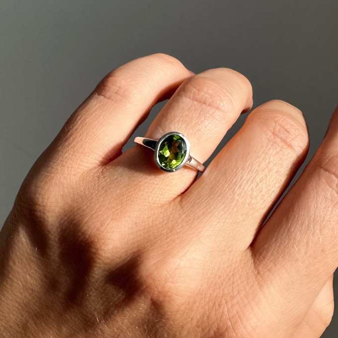 zoe sugg intentions courage peridot ring in silver