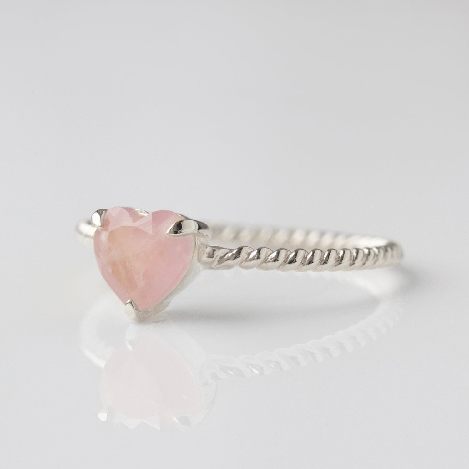 carrie elizabeth pink quartz twisted band ring in silver