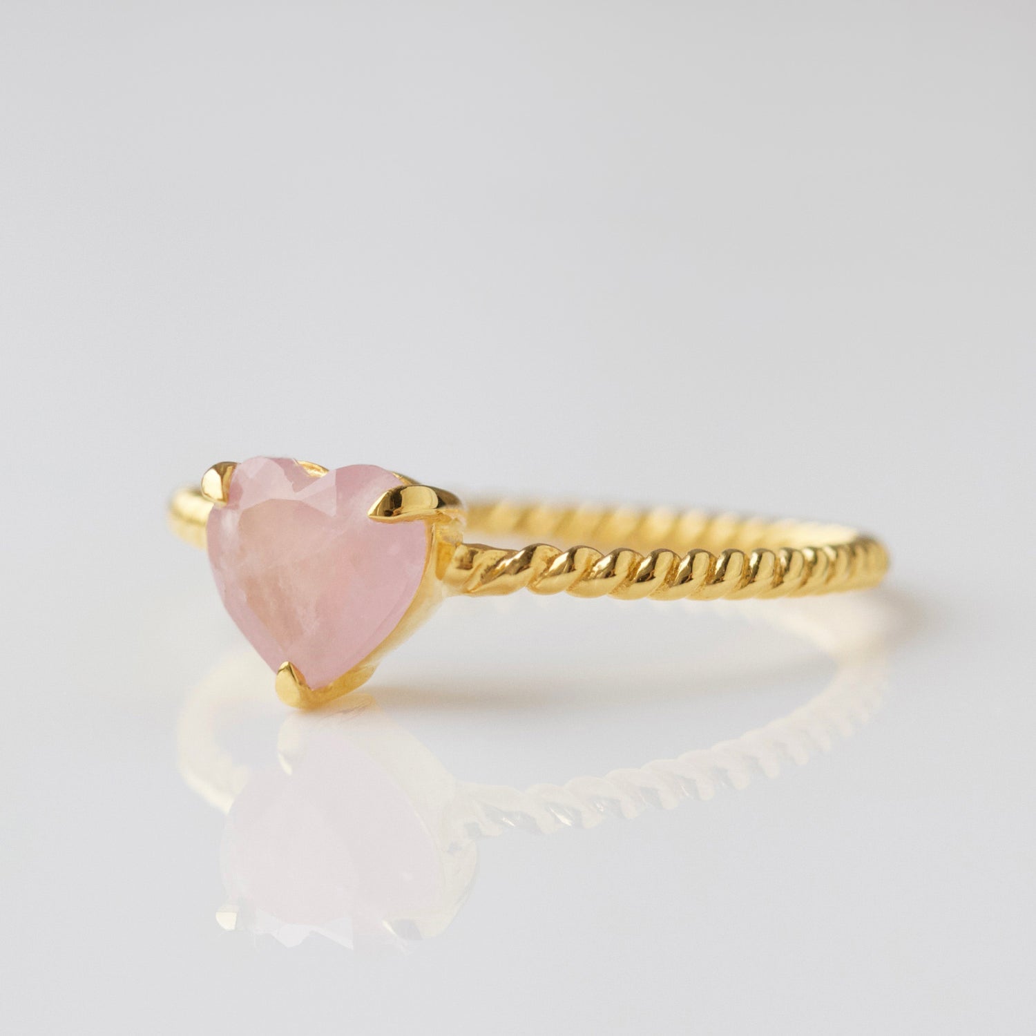 carrie elizabeth twisted band heart ring in gold