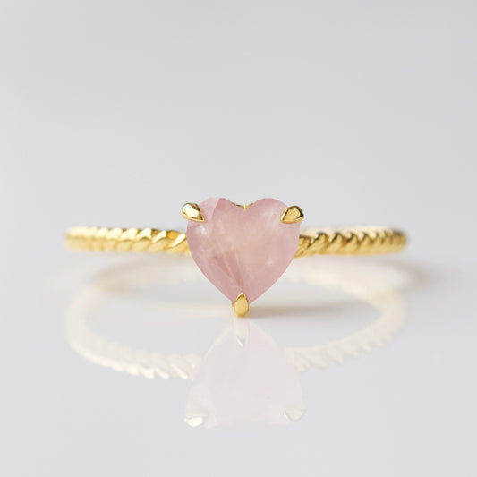 carrie elizabeth twisted band heart ring in gold
