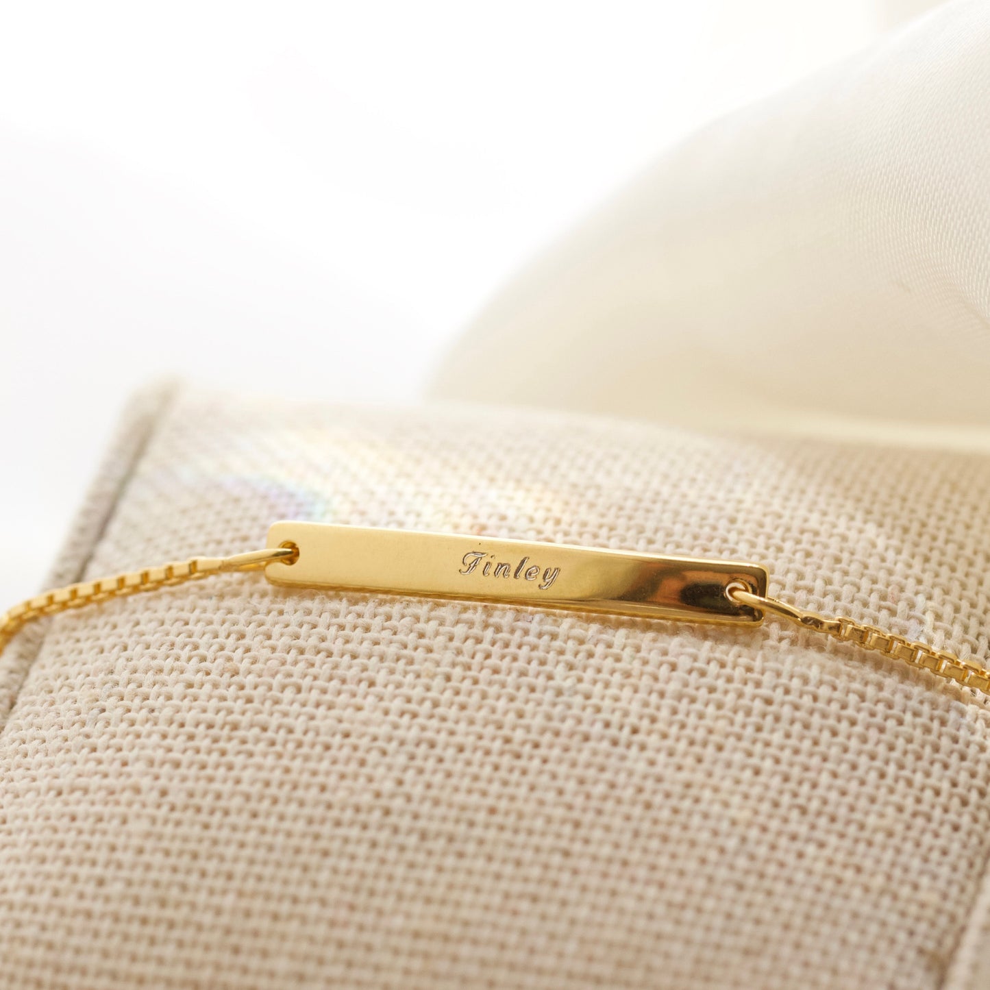 Engravable bar id bracelet in gold