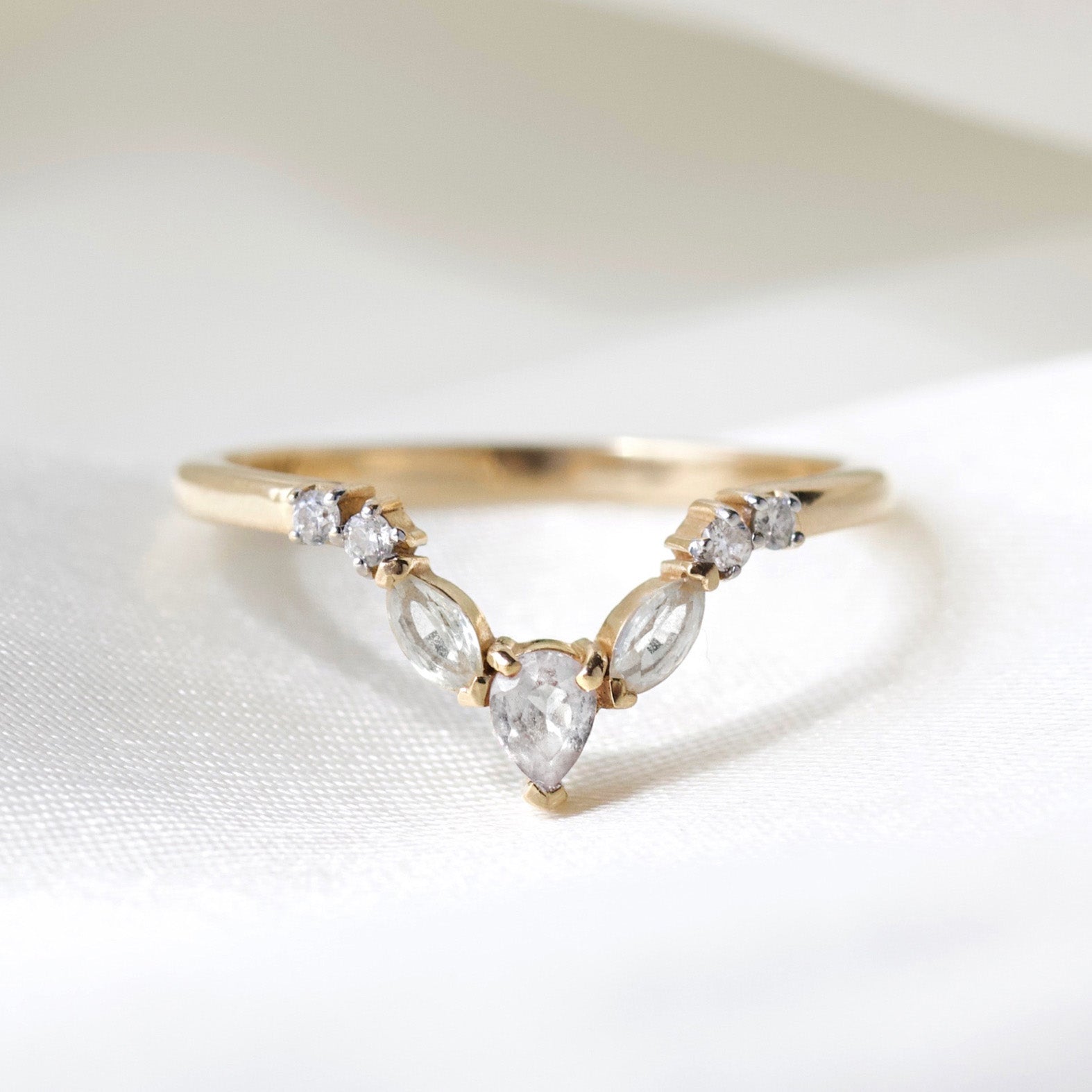 Classic Band Ring, Diamond Sapphire - Amanda Jewels