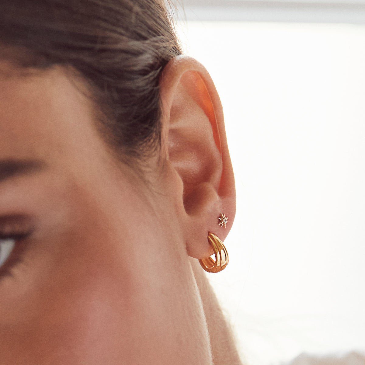 classic vintage huggie hoop earrings in gold