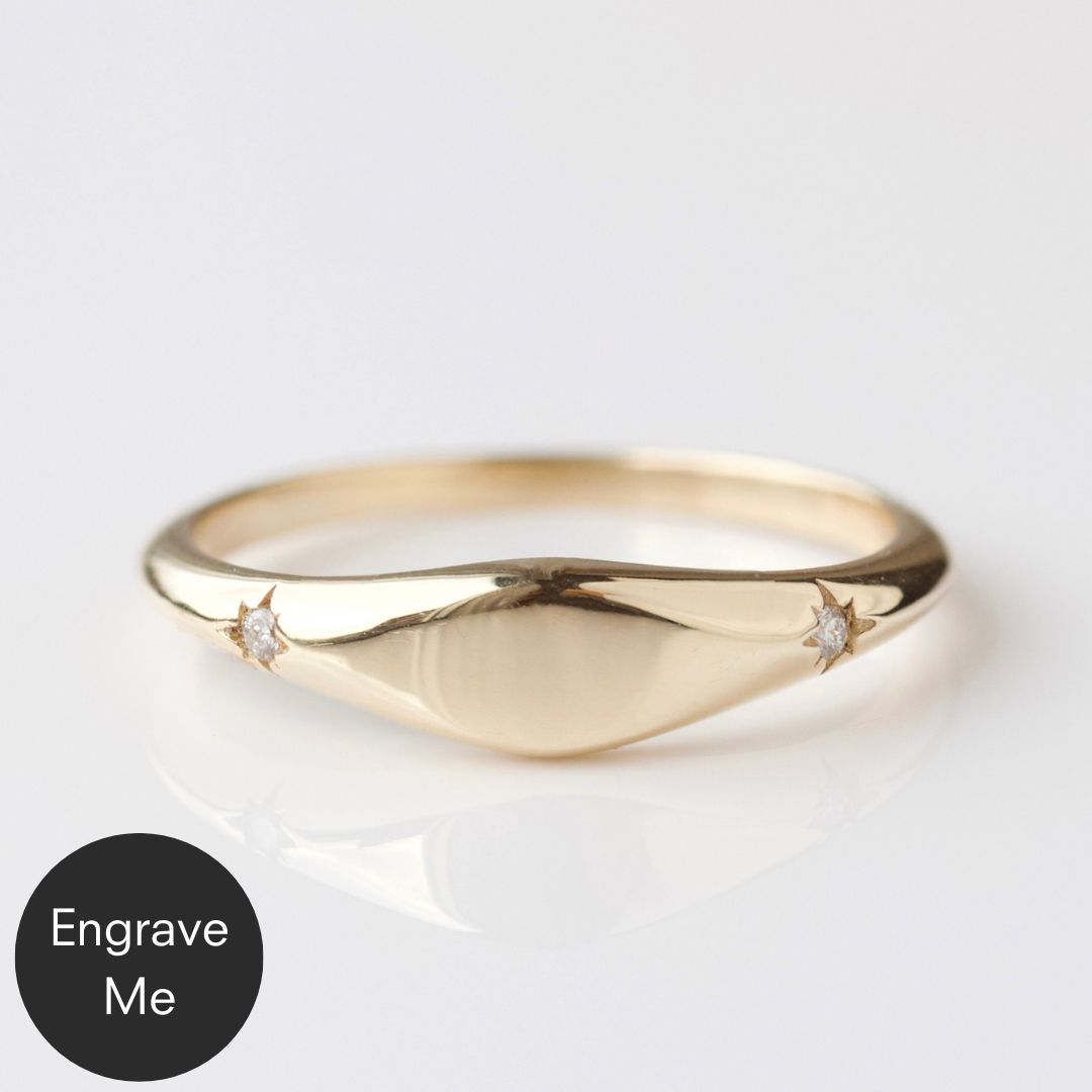 Engravable signet ring in solid gold 