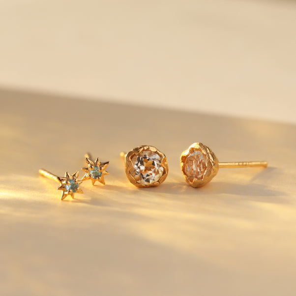 Molten green amethyst stud earrings in gold