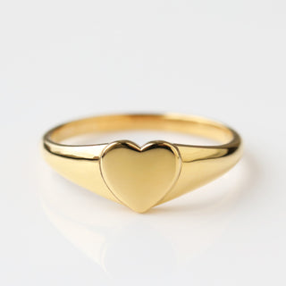 Engravable heart signet ring gold