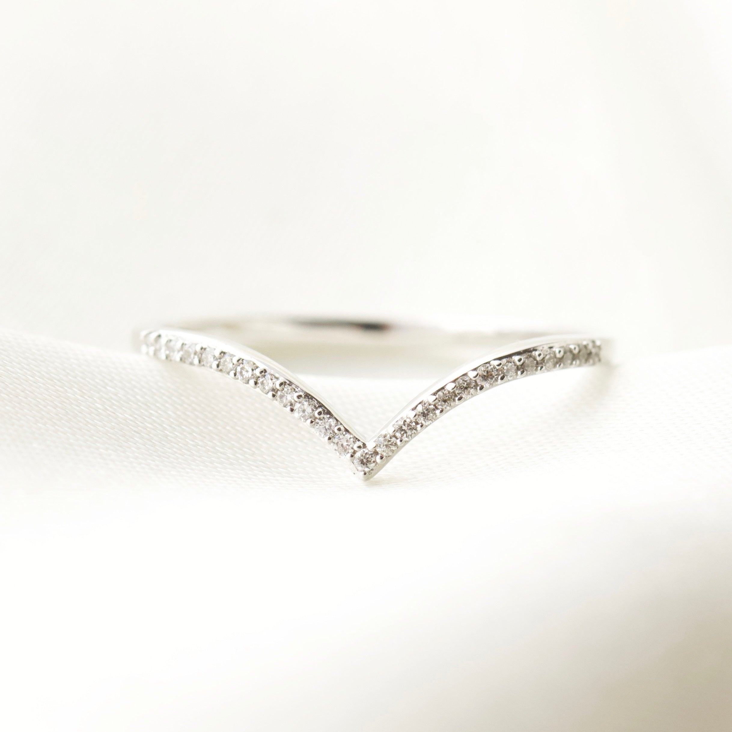 Men's 18ct White Gold 7mm D Shape Wedding Ring UK | NEWBURY'S