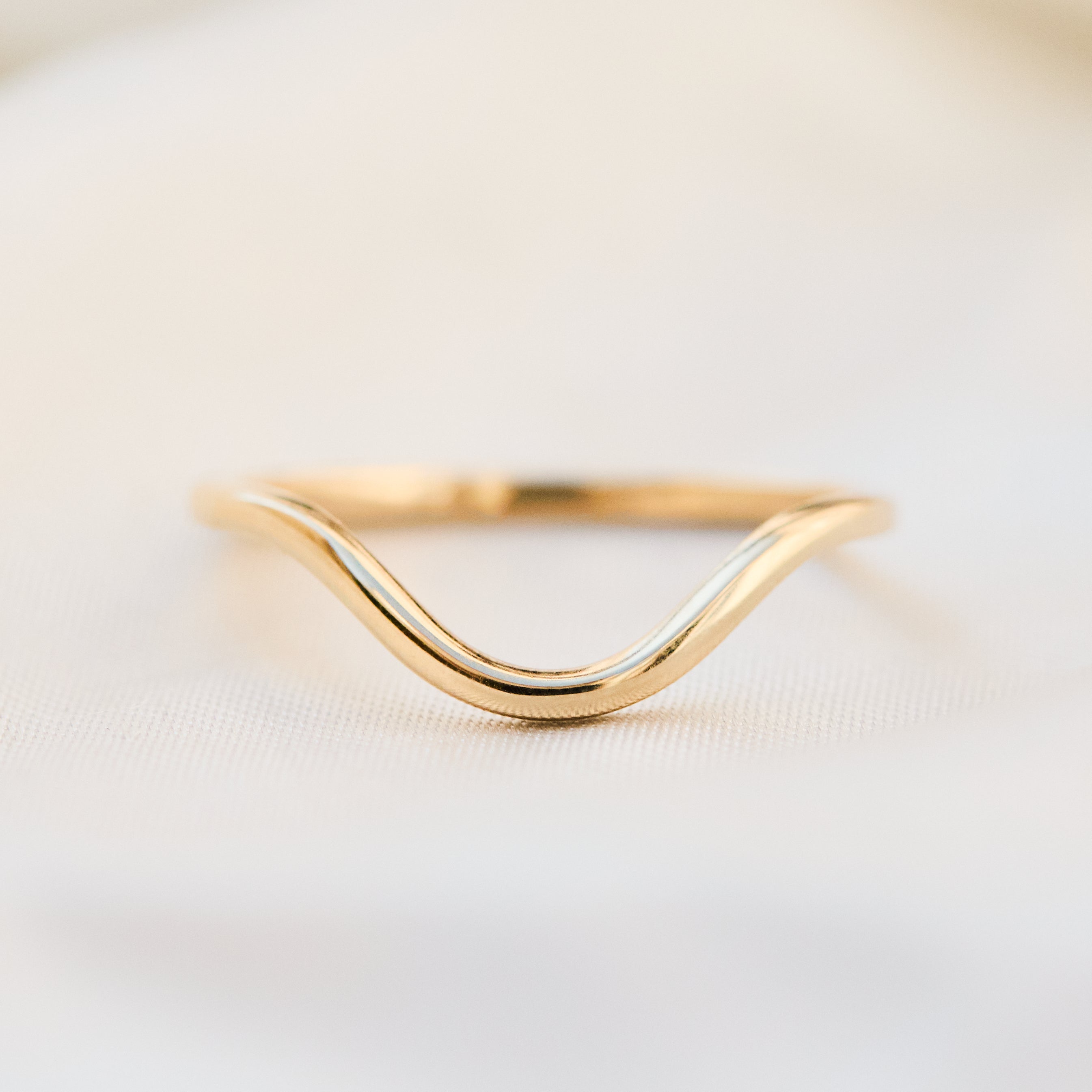 Simple Curved Hugging Ring 
