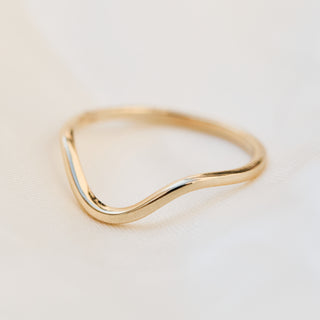 curved wedding ring in solid gold