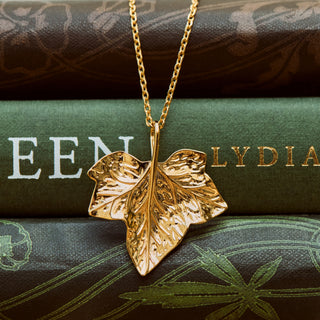 carrie elizabeth ivy leaf pendant
