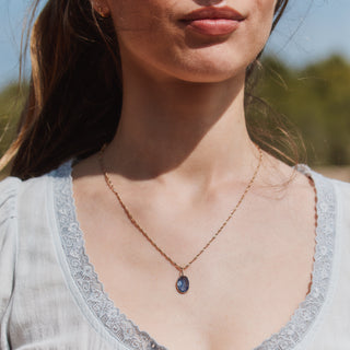 9k Exclusive Oval Tanzanite Pendant