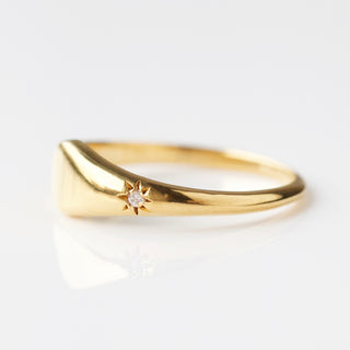 Diamond starset engravable signet ring gold