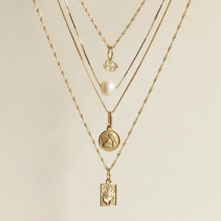 Pearl solitaire necklace in 9k gold