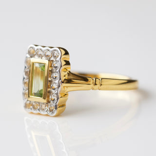 Vintage inspired crest peridot ring in gold