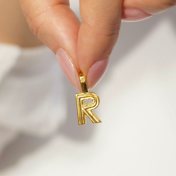 chunky starset diamond initial pendant in gold