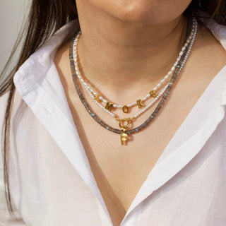 pearl front facing clasp necklace in gold