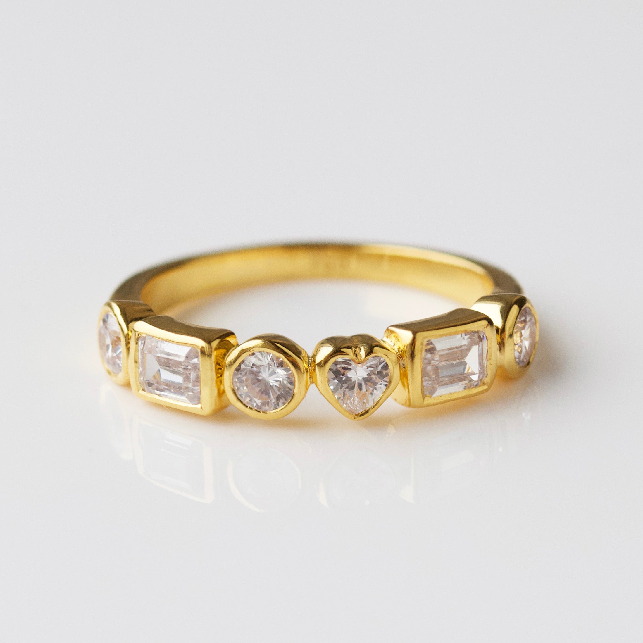 white zircon heart ring in gold