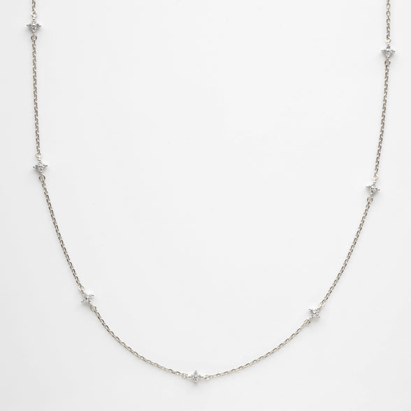 dainty flower necklace in silver