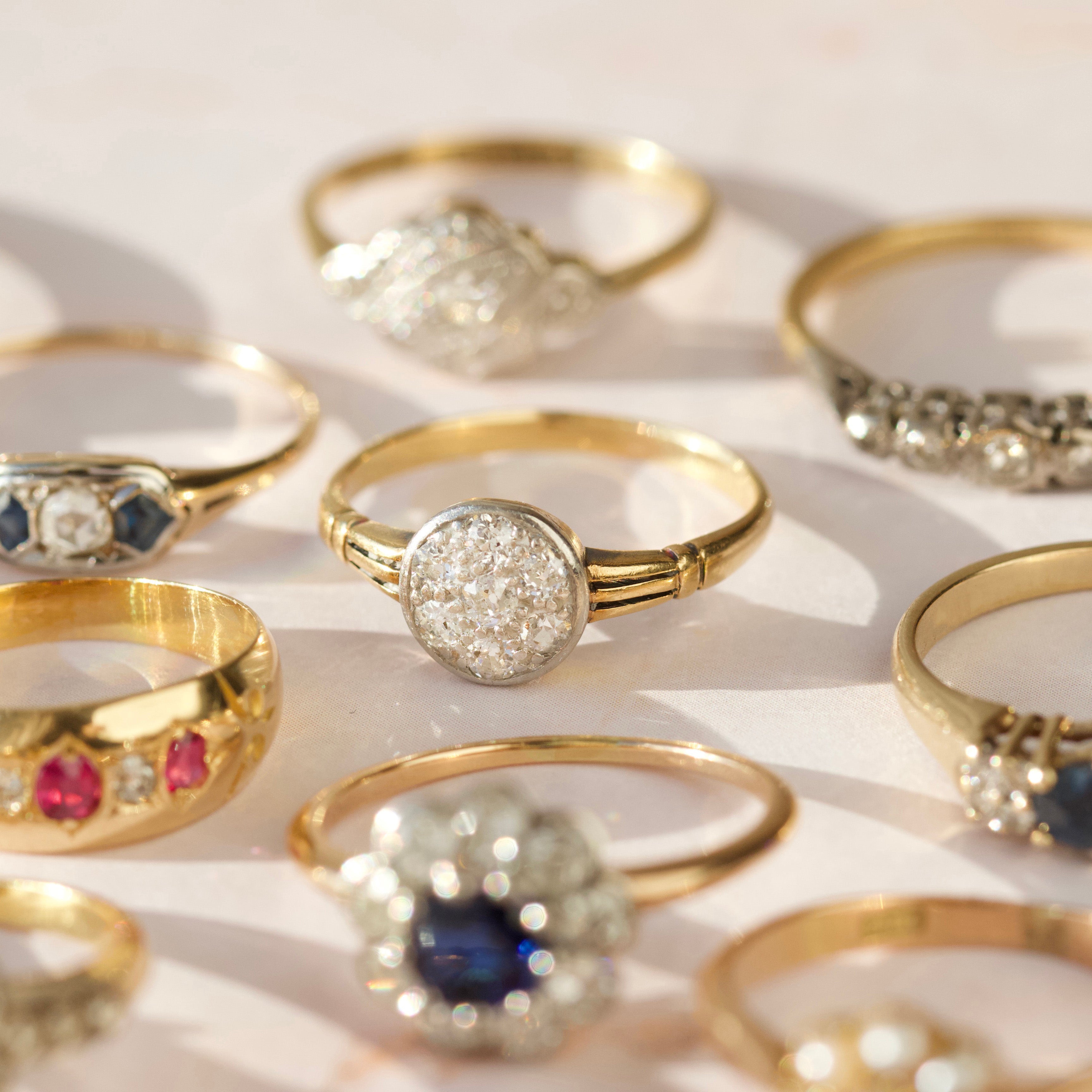 Diamond vintage ring in solid gold