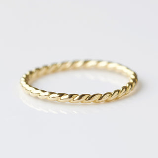 twisted band ring in solid 9k gold