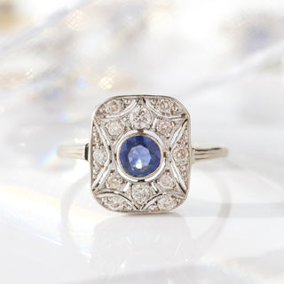 sapphire and diamond vintage ring in white gold