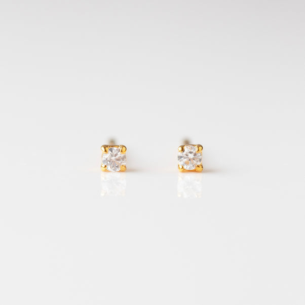 diamond stud earrings in gold
